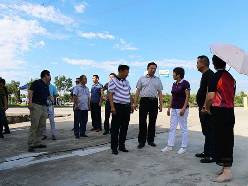 市領(lǐng)導(dǎo)來?？疾? title=